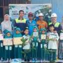 Bomba Sayang Bumi Bagikan Bibit Tanaman di Muara Enim