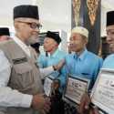 Kemenhaj Salurkan Bantuan UEA untuk 17 Jemaah Haji Jombang