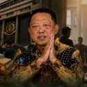 Mundur Demi Hukum
