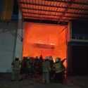 Dua Gudang di Central Cakung Hangus Terbakar