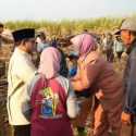 Prabowo Sapa dan Salami Petani Tebu di Panen Raya Malang