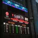Awal Bulan IHSG Berbalik Menguat, Rupiah Nyaris Sentuh Rp18.000 per Dolar AS