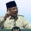 Gestur Prabowo di Hari Koperasi: Angkat Telunjuk, Copot Kacamata, hingga Sindir Pelarian Modal