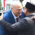Prabowo Beri Pelukan Hangat untuk Lukashenko saat Tiba di Istana Merdeka