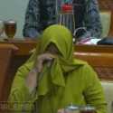 Pengecer Pertalite Ibu Supiah Menangis di Komisi III DPR