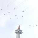 Pesawat Tempur Beratraksi di Kawasan Monas
