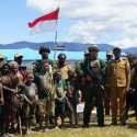 TNI Tembus Medan Terjal Salurkan 2 Ton Logistik di Kabupaten Puncak