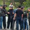 Polisi Cegat Puluhan Pemuda Berpakaian Hitam-hitam Dekat Menara UOB