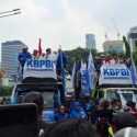 Demo Buruh di Depan UOB Plaza: Jalur Utama Jakarta Pusat Dialihkan!