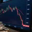 Konflik Geopolitik dan Suku Bunga Tinggi Hantam Pasar Emas Global