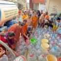 Musim Kemarau, Warga Tangerang Manfaatkan Bantuan Air Bersih