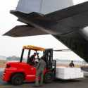 TNI  Kirim 4,6 Ton Dry Ice ke Banjarmasin dan Palembang Sukseskan OMC Akhiri Karhutla