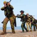 TNI-ADF Mantapkan Latihan Pendaratan Amfibi di Pantai Banongan
