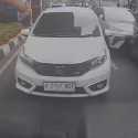 Tanpa Suara, BYD Atto 1 Seruduk Mobil dan Lindas Pengemudi Ojol