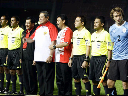 PRESIDEN SAKSIKAN INDONESIA VS URUGUAY