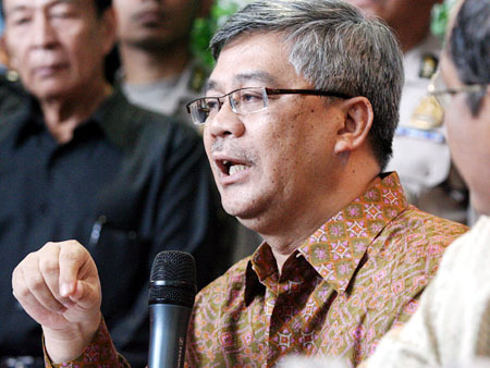 LAPORKAN REFLY HARUN