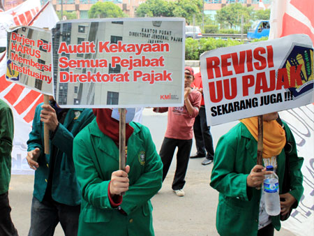 BERSIHKAN DITJEN PAJAK