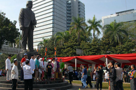 PERESMIAN PATUNG MH THAMRIN