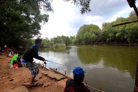MANCING DI HUTAN