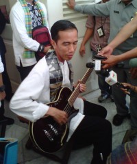 Jokowi Laporkan Gitar Bass dari Metallica ke KPK