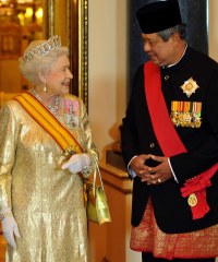 Kesetiaan Ksatria Yudhoyono Diuji Kanjeng Ratu Elizabeth II