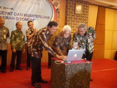 Resmikan Portal Gerbang Indah Nusantara