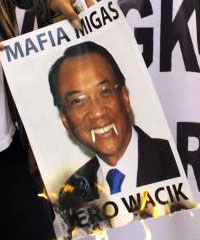 Pensiunan Umur 60 Tahun Demo Kantor Jero Wacik