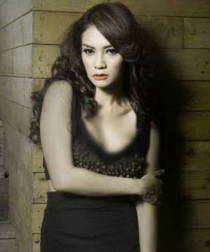 Rus pornosi: Rus onasi va uning ogli jinsiy aloqada Eshakni yalab tranny porno