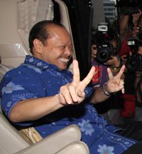 Sambil Tertawa Lebar, Sutan Bhatoegana Ngaku Bersih