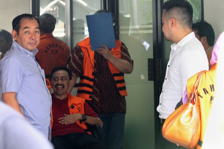 Akil Mochtar Tutupin Muka