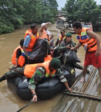 Kostrad Terjun ke Kampung Pulo dan Tangerang