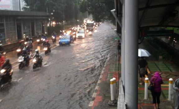Banjir, Hati-hati Lewati Wisma Mulia Gatot Subroto