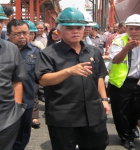 Hatta Rajasa Resmikan Proyek Pendukung Pelabuhan Belang-Belang