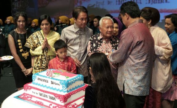 Kue Ultah Ayah untuk Dino Patti Djalal
