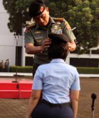 Prajurit Mabes TNI Resmi Gunakan Baret Hitam