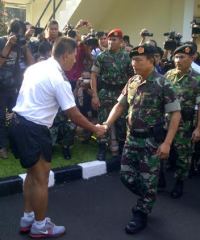 Panglima TNI Sidak, Danjen Kopassus Keluarkan Laras Panjang