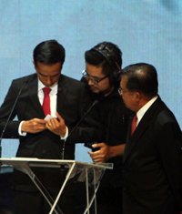 Kertas Terselip di Jas Jokowi Contekan Doa Musa Hadapi Firaun