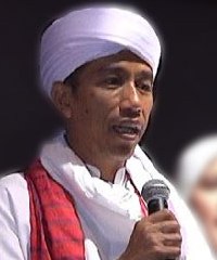 Tampilan Islami Jokowi Tak Ada Gunanya kalau Ternyata Mau Larang Perda Syariah