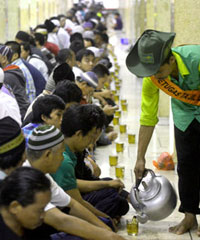 Pakai Mobil Bak, Belanja Sayur Sampai Rp 30 Juta