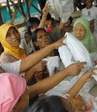 Penyaluran Raskin Melenceng Pemda Enggan Turun Tangan