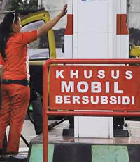 Pengurangan Kran Pengisian BBM Subsidi Di Pom Bensin Picu Antrean