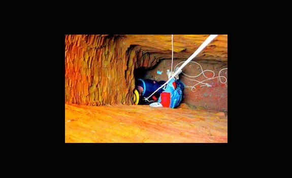 Lantai dan Lorong Misterius di Gunung Padang