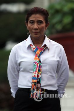 Bertato dan Perokok, Susi Pudjiastuti Tak Pantas Menjadi Menteri