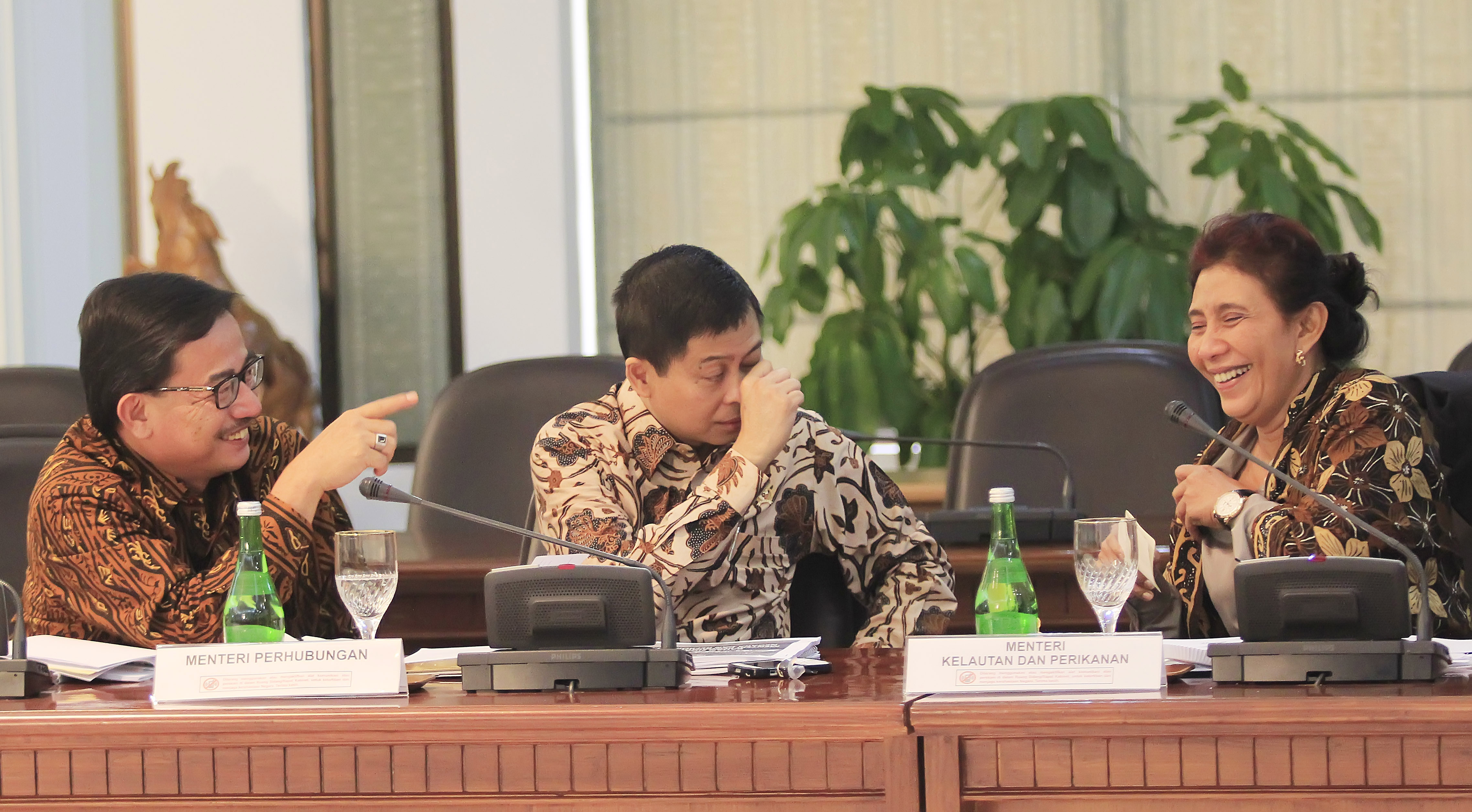 Perbincangan Tiga Menteri