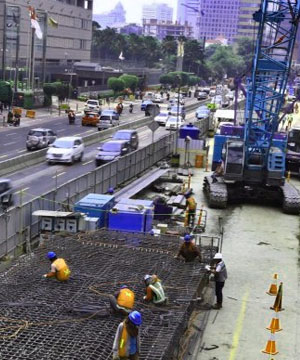 Jarak Kurang 1 Km Ditempuh Hampir 1 Jam