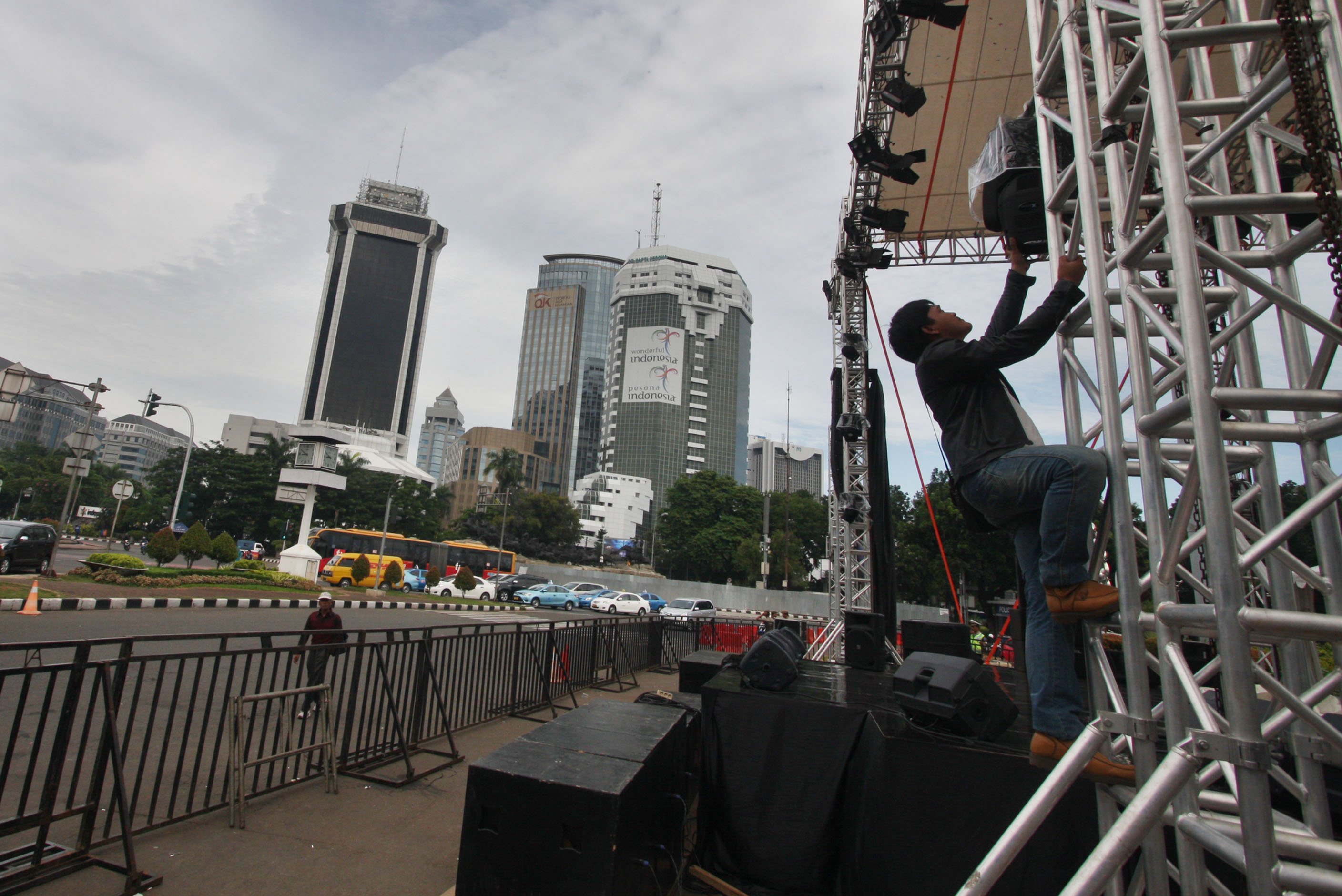 Indonesia Dirundung Musibah, Pelaksanaan Jakarta Night Festival Dikecam