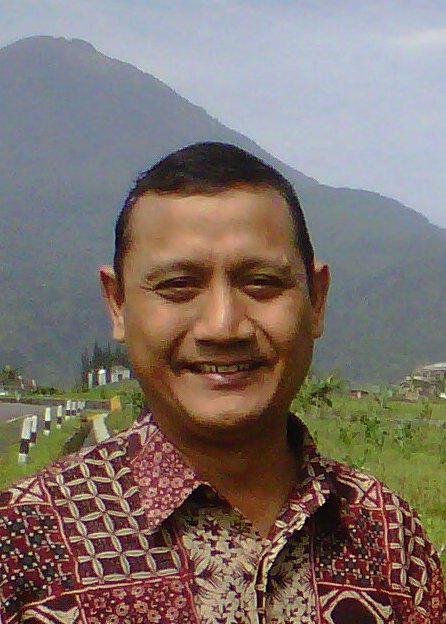 <i>Jokowi, Hebohisme, dan Ironi-ironi</i>