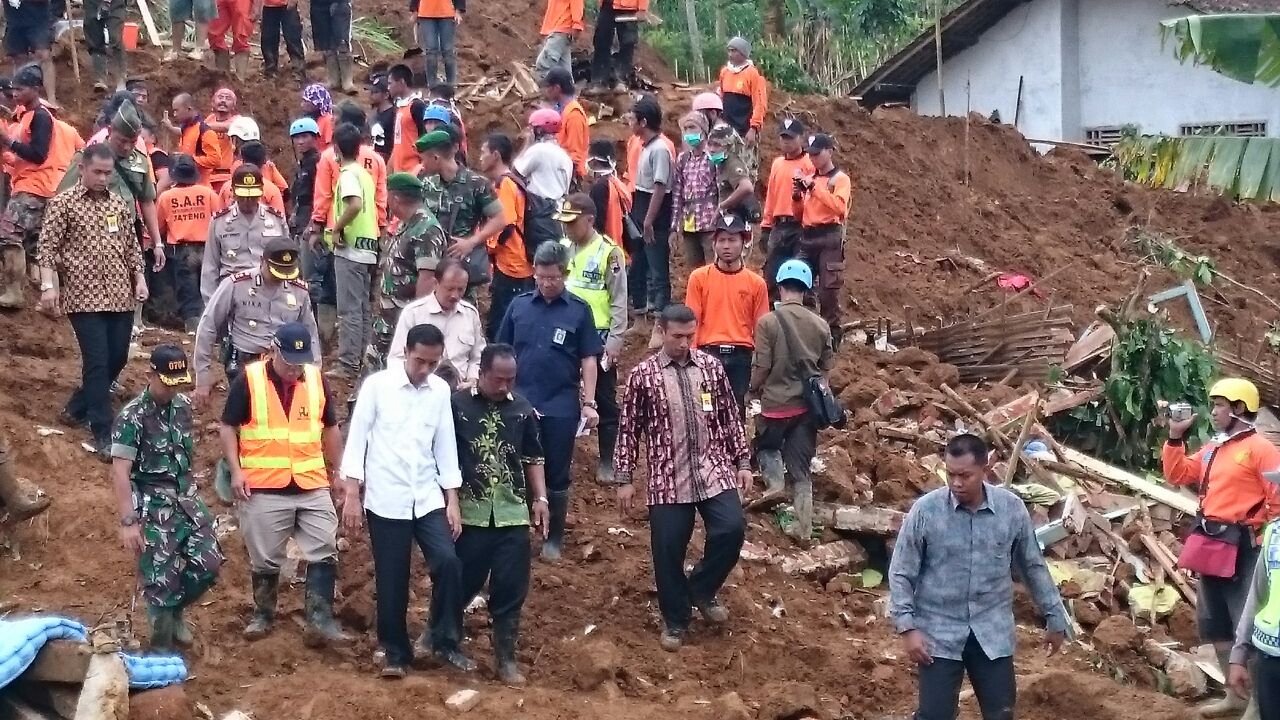 Presiden Mintan Evakuasi Longsor Banjarnegara Segera Dirampungkan
