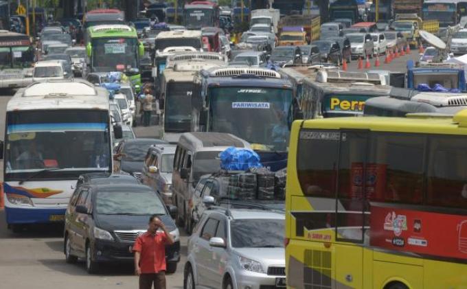 Pertemuan Dua Arus, Simpang Jomin menuju Jalur Pantura Macet