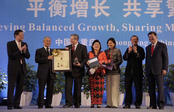 Peduli Etnis Tionghoa, SBY Mendapat Award dari World Chinese Economic Forum